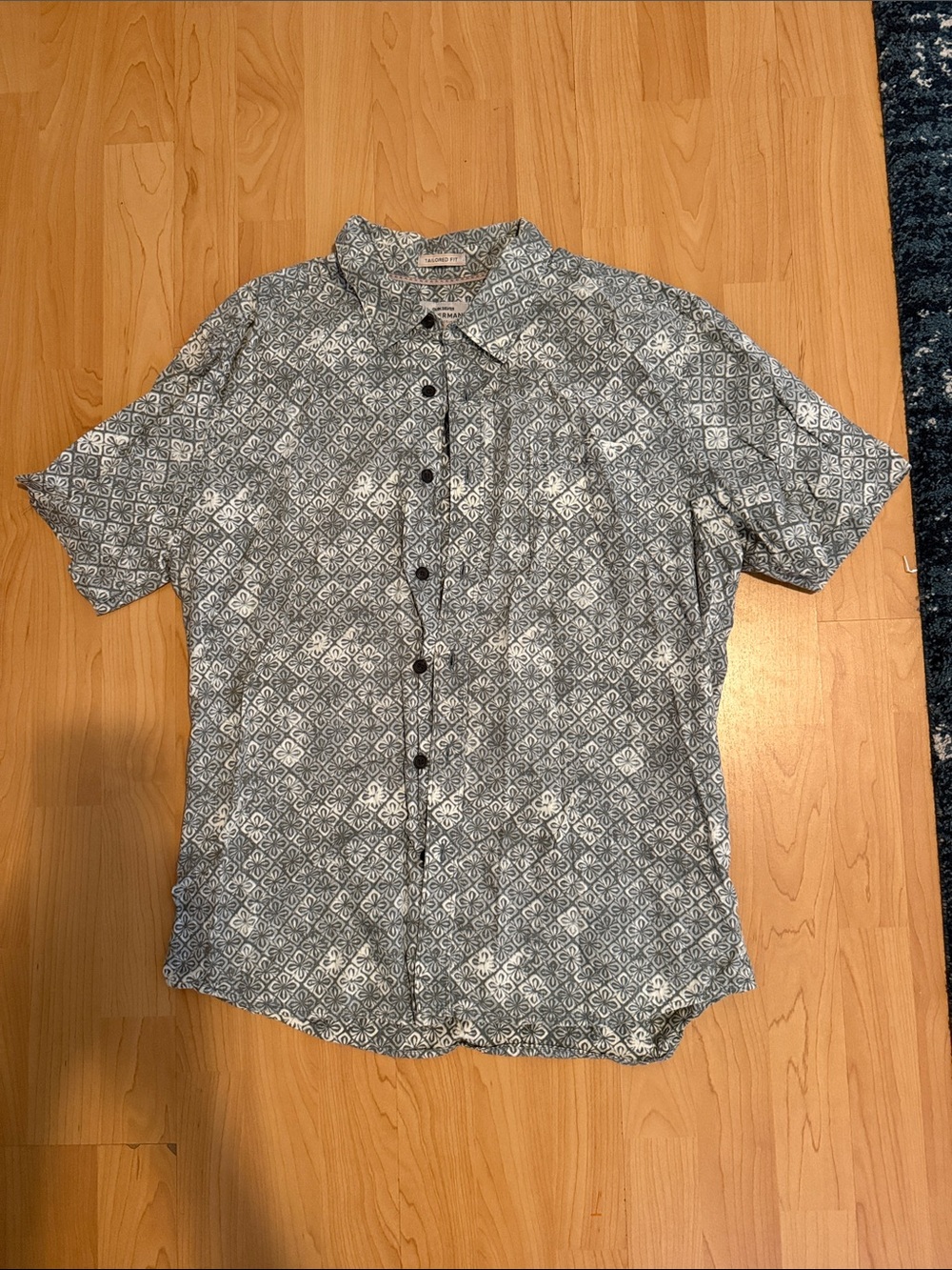 Quiksilver Gray and White Short-Sleeve Button-Up Shirt